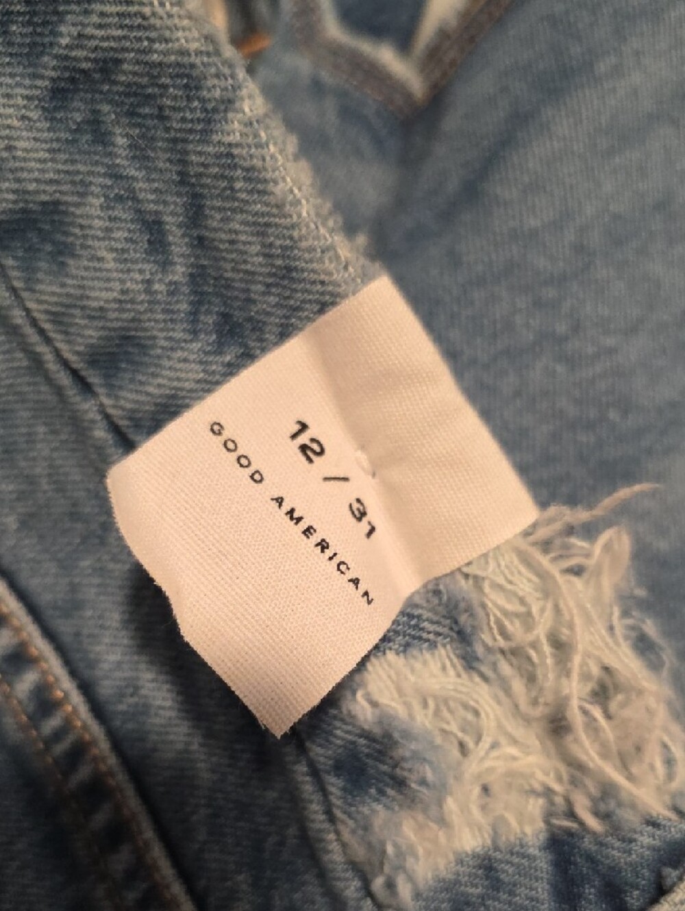 Good American Straight Jeans in Light Blue Denim - Picture 6 of 10